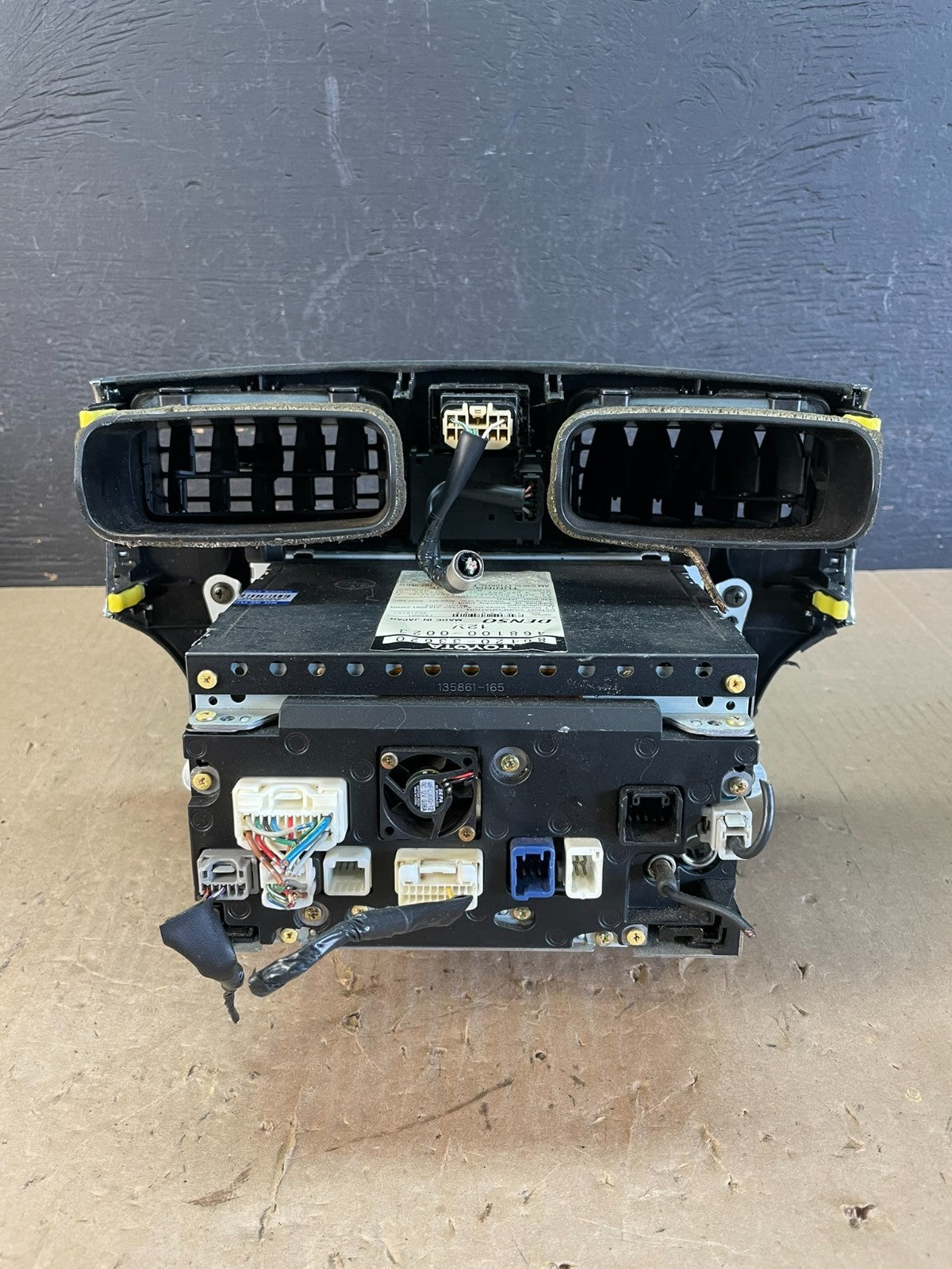 2004 to 2006 Lexus ES330 Es300 Radio Screen Receiver CD Air Vent AD5925 DW9