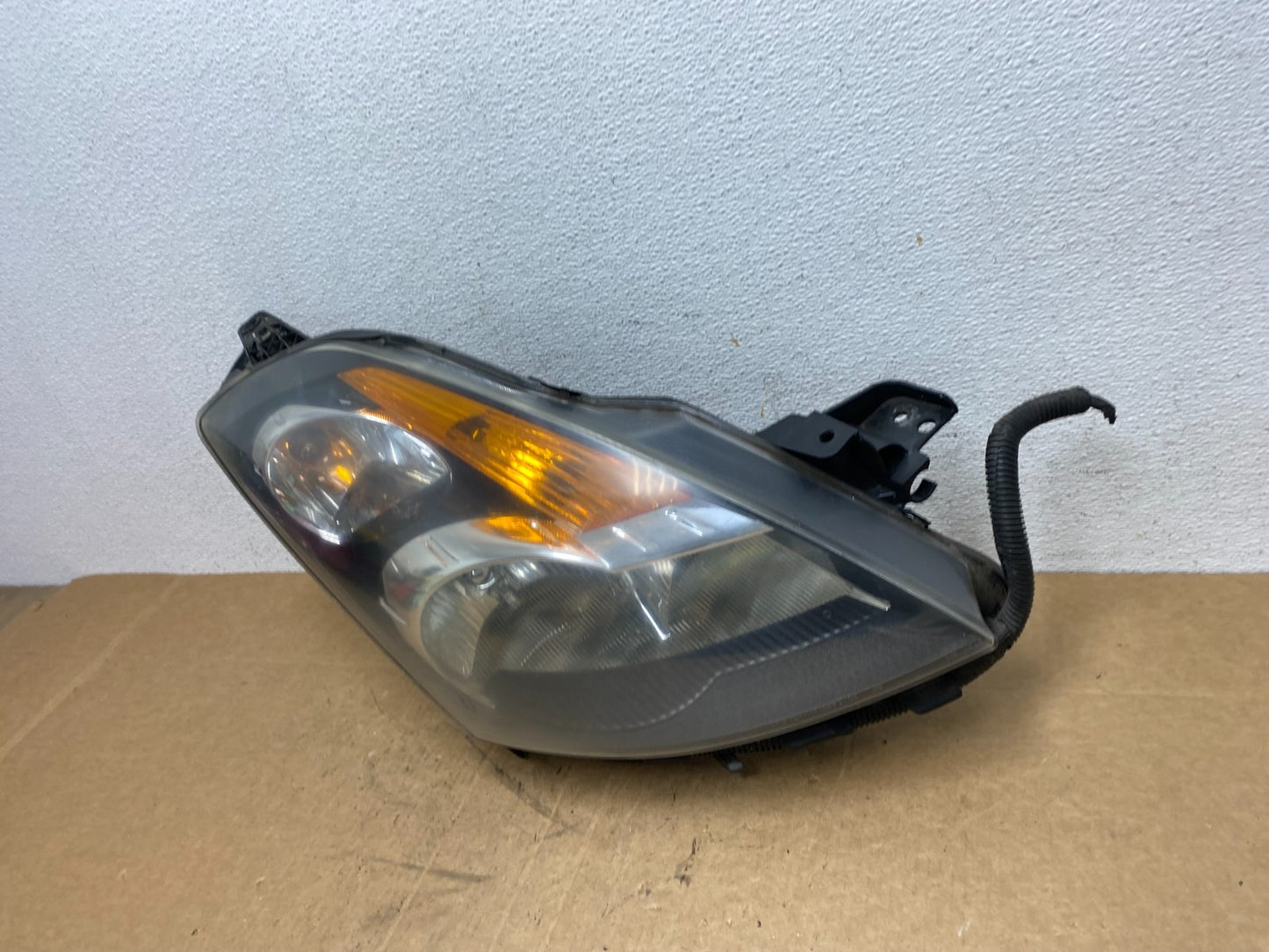 Sedan 2007 to 2009 Nissan Altima Right Passenger Halogen Headlight AD6256 DW1