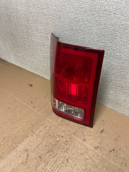2007 2008 2009 2010 Jeep Grand Cherokee Left Driver Lh Tail Light Y3151 DW1