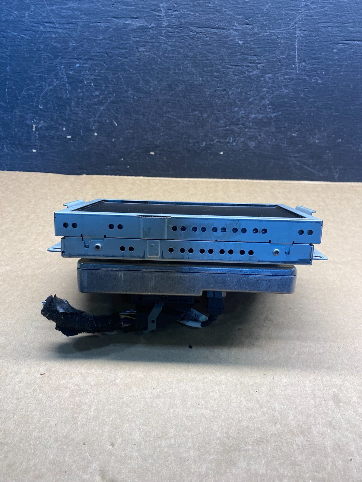 2012 to 2016 Ford Explorer Radio Information Display Screen AF4220 DW3