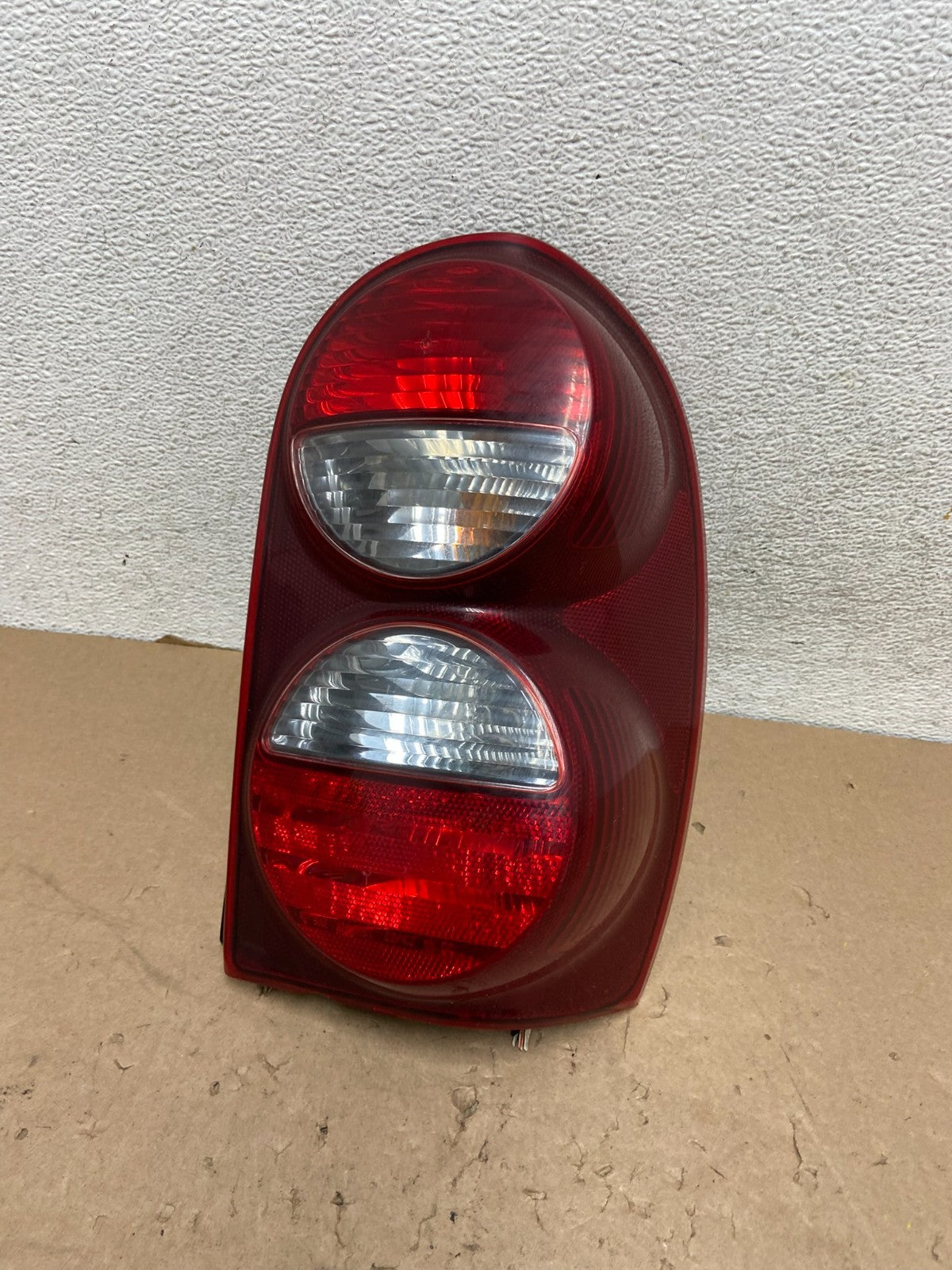 2005 2006 2007 Jeep Liberty Right Passenger Rh Side Tail Light AG43410