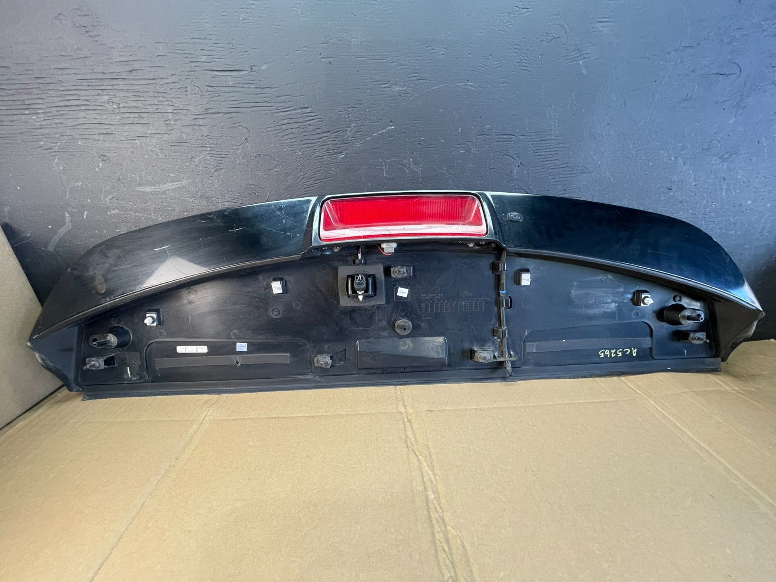 2011 to 2015 Ford Explorer Rear Upper Tailgate Liftgate Wing Spoiler ac5265 DG6