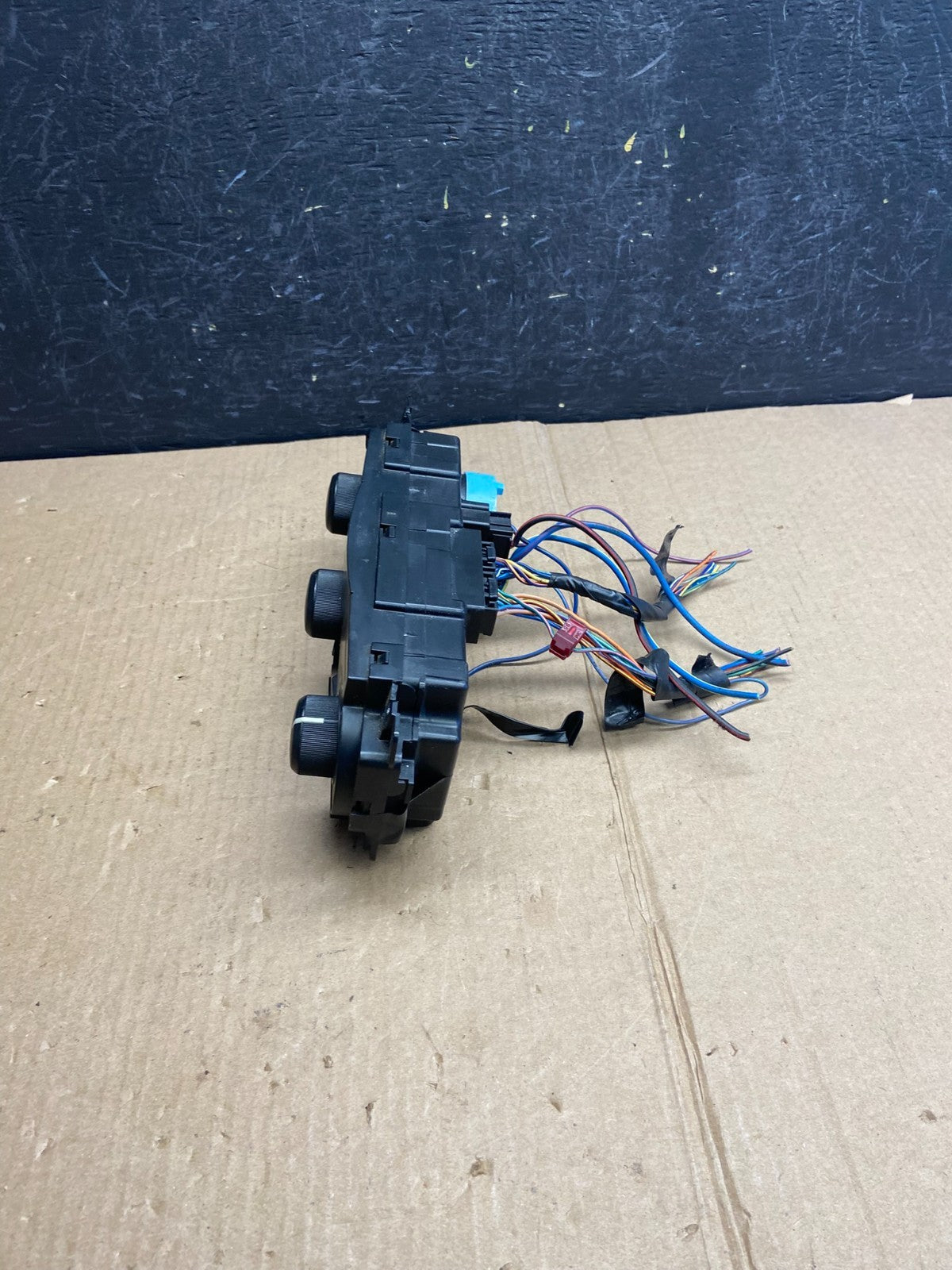 2008 to 2010 Chrysler 300 Temperature Climate Control Switch AE42162