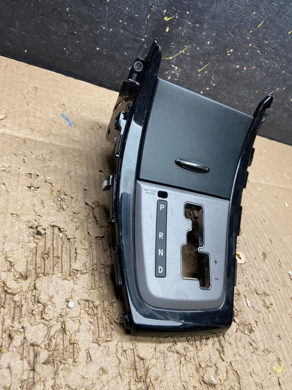 2011 - 2013 Hyundai Elantra Shifter Bezel Center Console Storage Oem v7723 DG3