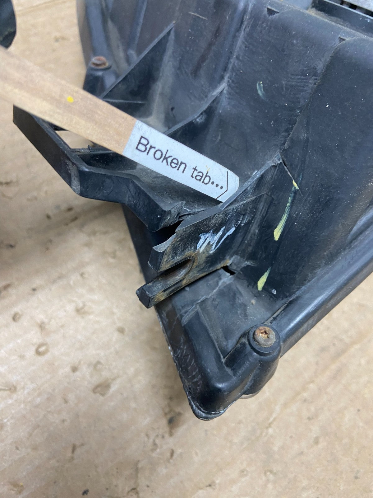 2005-2015 Nissan Xterra Right Passenger RH Headlight OEM AA6927 DW4