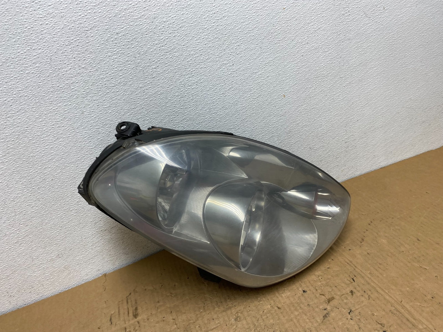 2003 to 2004 Infiniti G35 Right Passenger Side Halogen Headlight AC8154 DW2