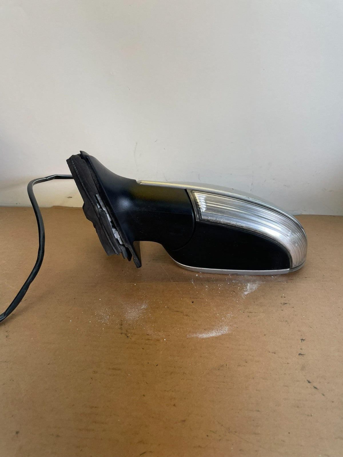 2006-2010 Volkswagen Jetta Left Driver View Door Mirror AG0639 DW3