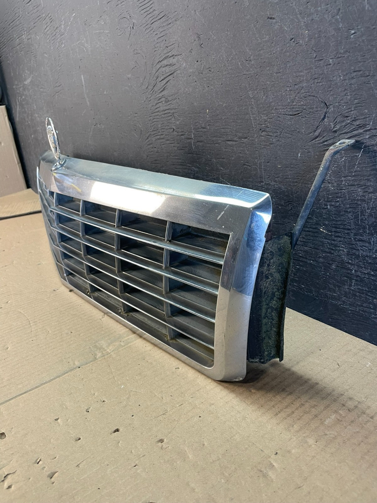 1992 to 1994 Cadillac Eldorado Front Grill Grille AE37161