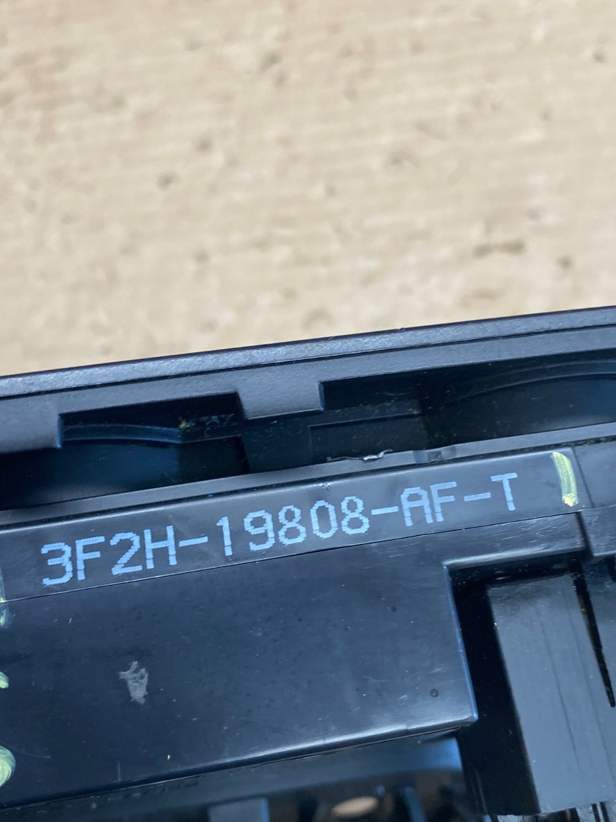 2004 to 2008 Ford F150 Radio Climate Dash Bezel Surround Black ag8476 DG5