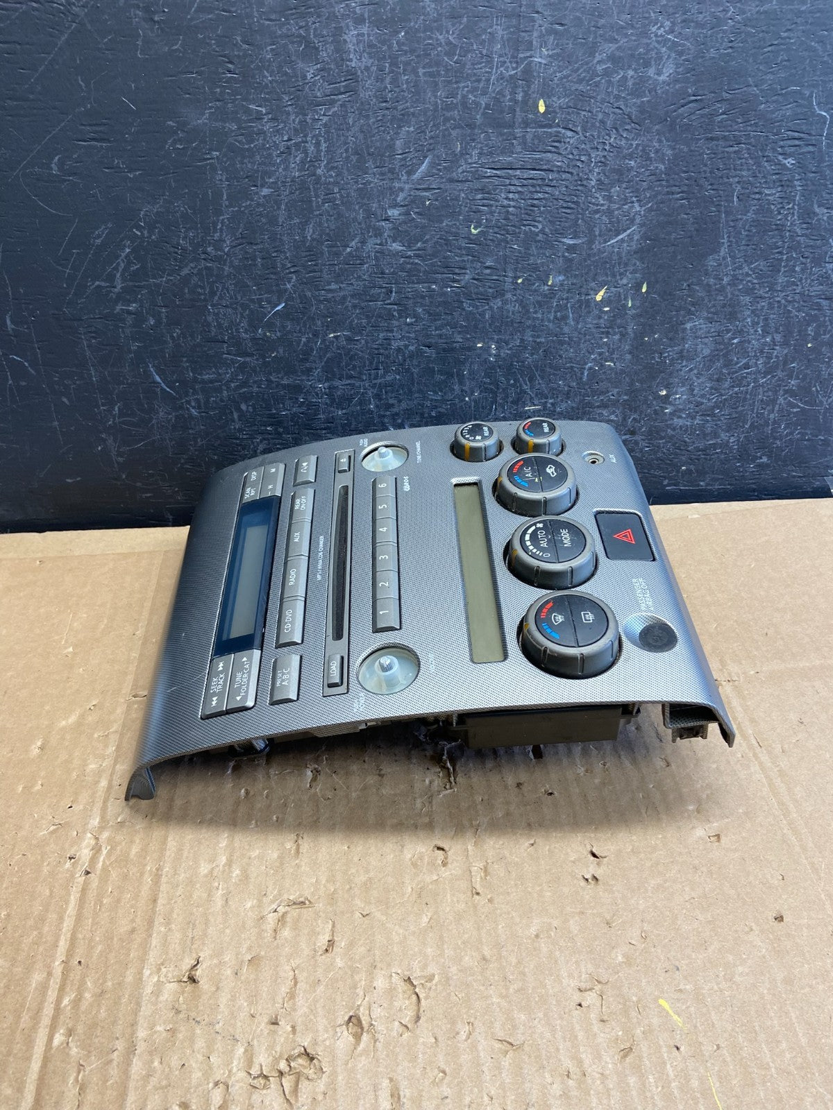 2004 to 2007 Nissan Armada Radio CD Player A/C Climate Control ad2315 DG1