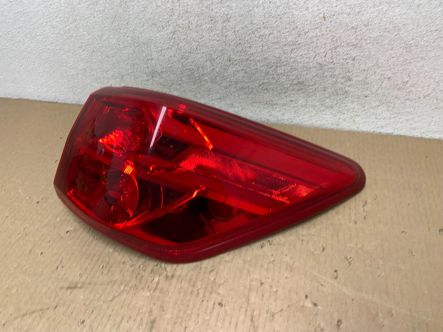 2017 - 2020 Nissan Pathfinder Right Passenger Tail light AG5962 DW1