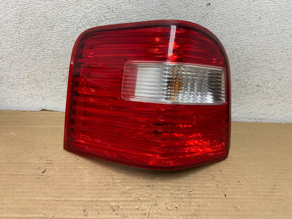 2005 2006 2007 Ford Freestyle Left Driver LH Tail Light AB6243 DG0