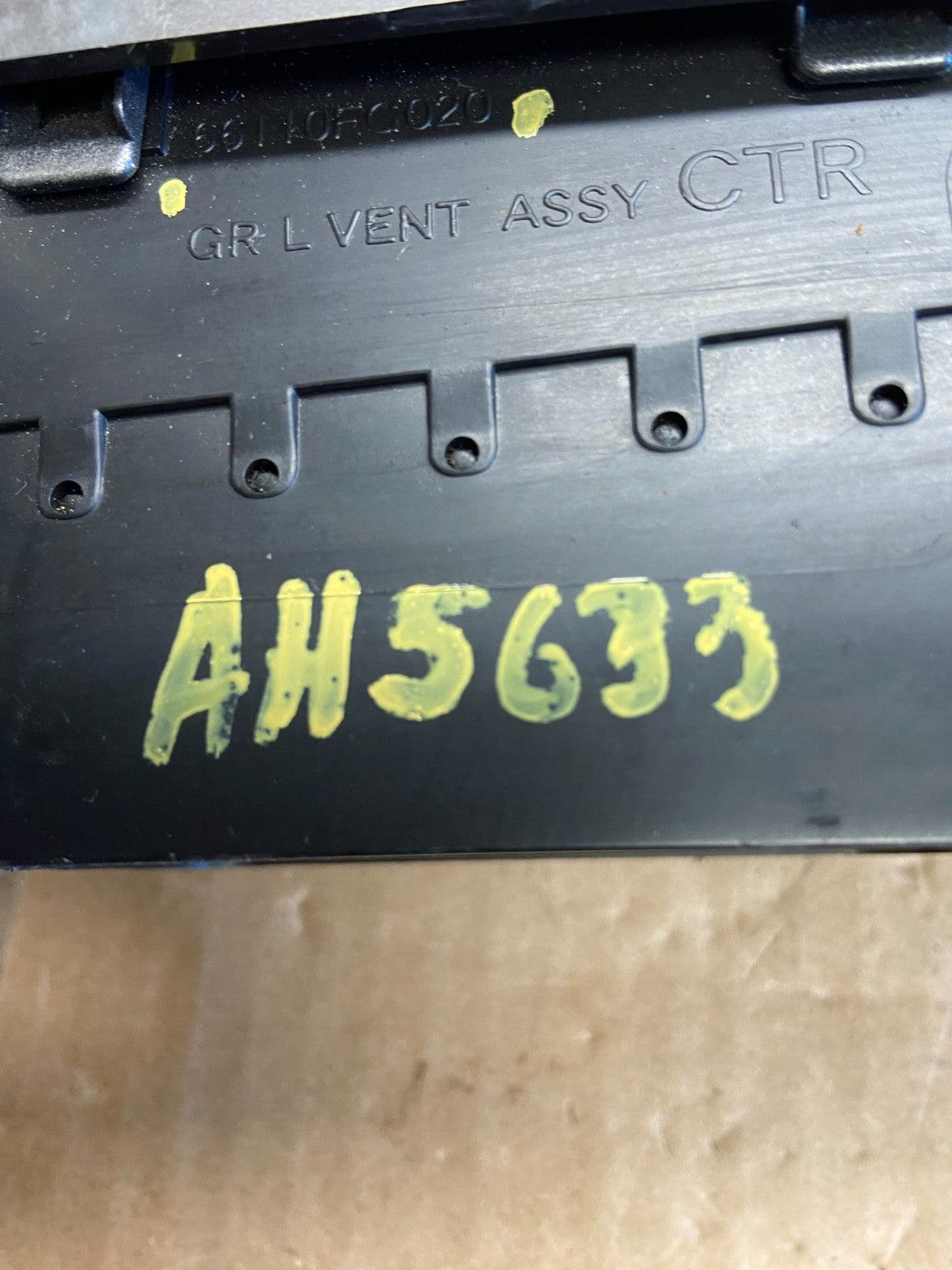2010 to 2011 Subaru Forester Dash Radio Trim Bezel Center Vent AH5633 DG5