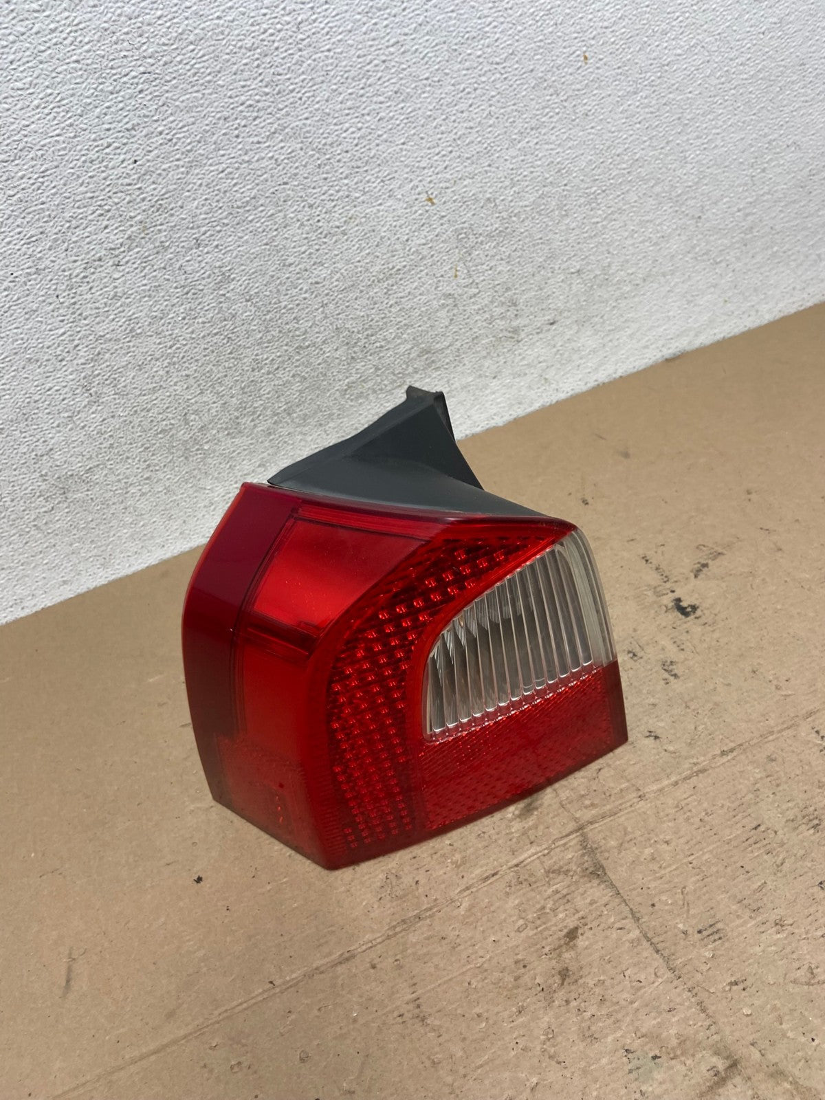 2008 to 2013 Volvo XC70 V70 Left Driver LH Tail Light Lower AF4936 LK2