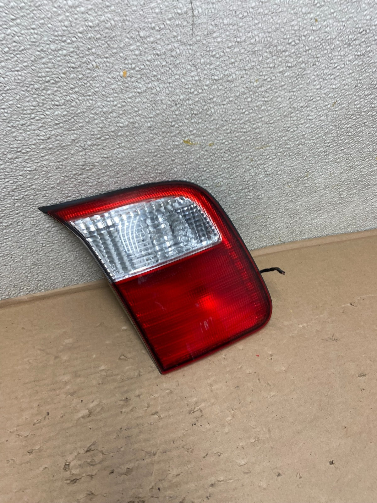 2001 2002 Subaru Forester Left Driver Inner Lid Mounted Tail Light Oem AB0124 LK2