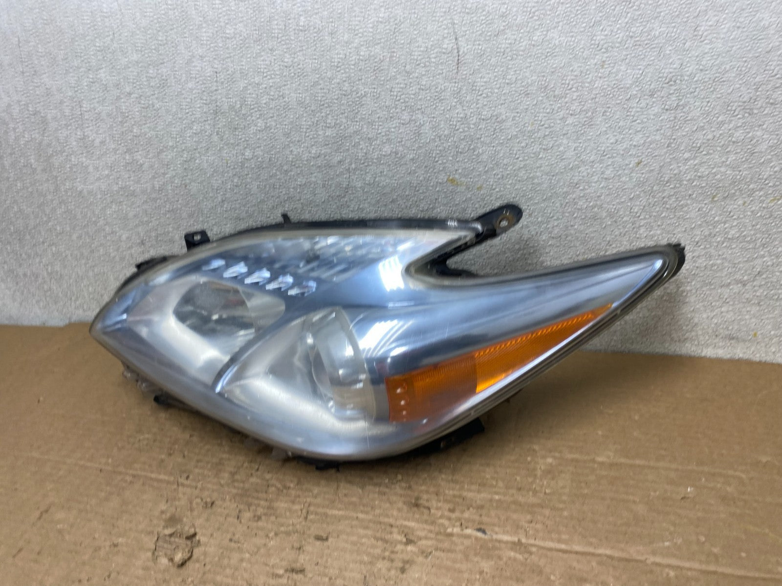 2010 - 2011 Toyota Prius Left Driver LH Blue Halogen Headlight AD2423 DW1