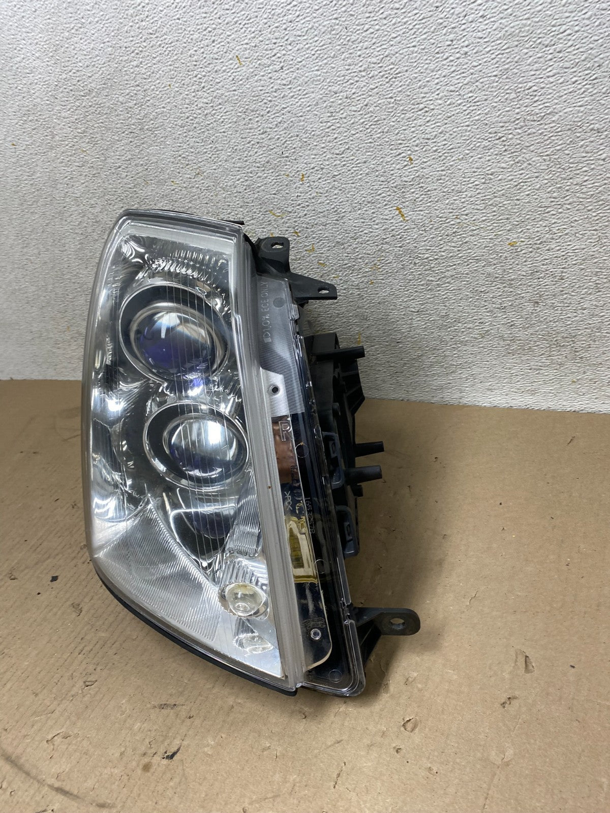 2005 - 2011 Cadillac STS Right Passenger RH Side Halogen Headlight AH6804 DW1
