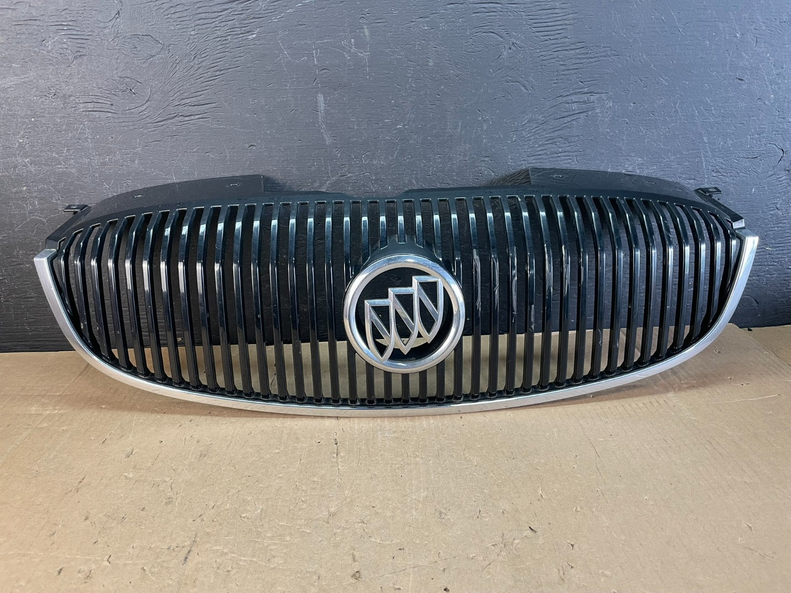2006 to 2009 Buick Lucerne Front Grill Grille 25768116 AD58530