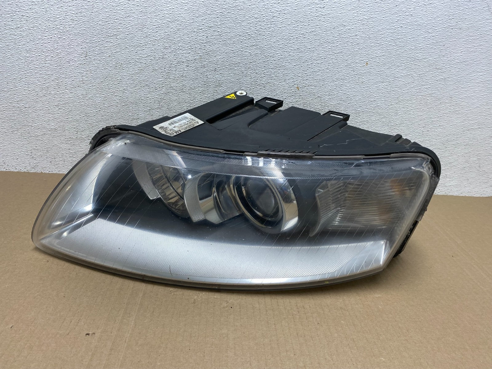 2005 to 2008 Audi A6 Left Driver Side Headlight Xenon HID AF5766 DW0