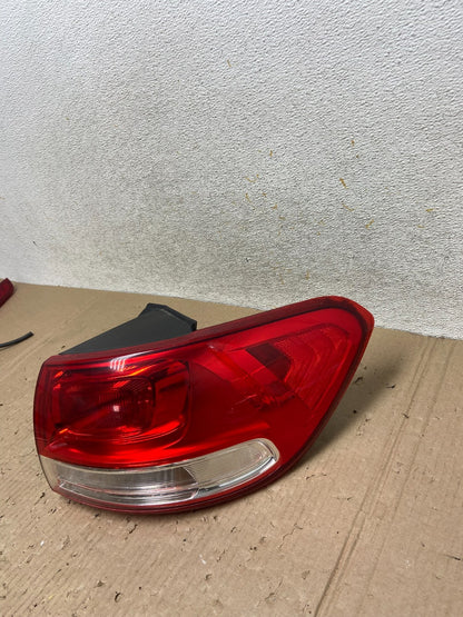 2016 2017 2018 Kia Sorento Right Passenger RH Tail Light AJ1867 LK1