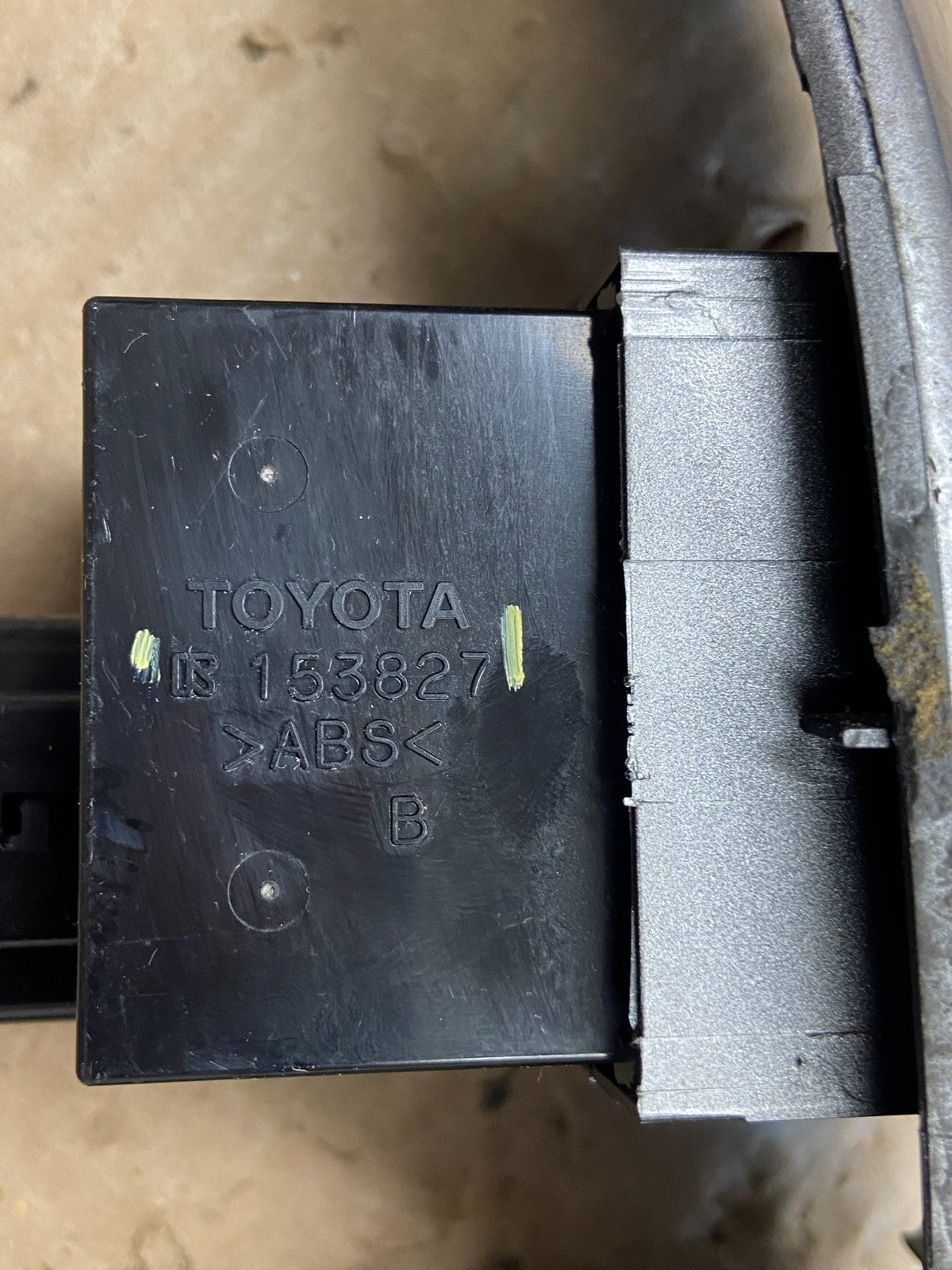 2004 to 2010 Toyota Sienna Left Side Climate Switches Bezel Trim AE1822 DG4