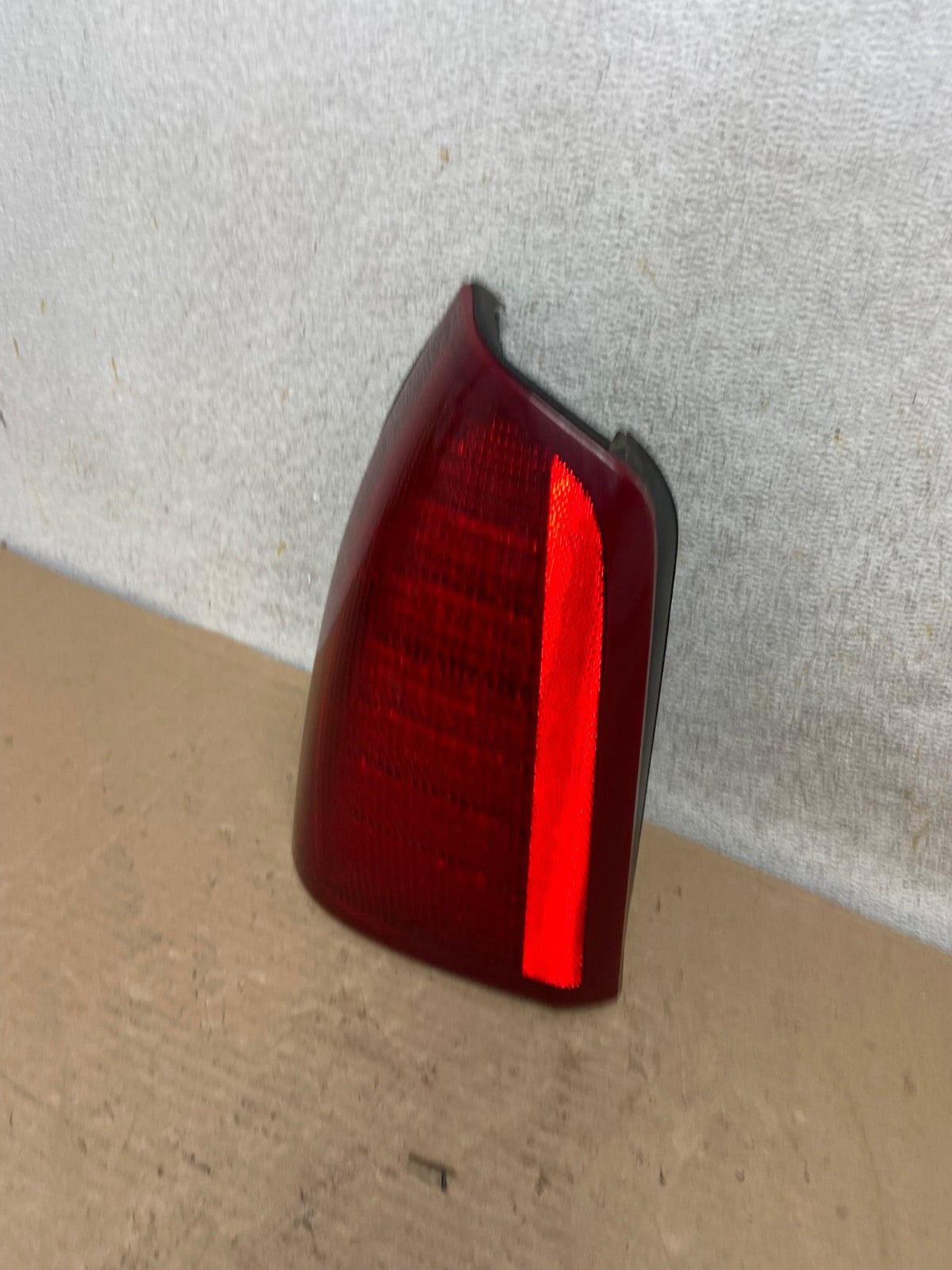 2000 to 2005 Cadillac Deville Left Driver Lh Side Tail Light AH9541 LK1