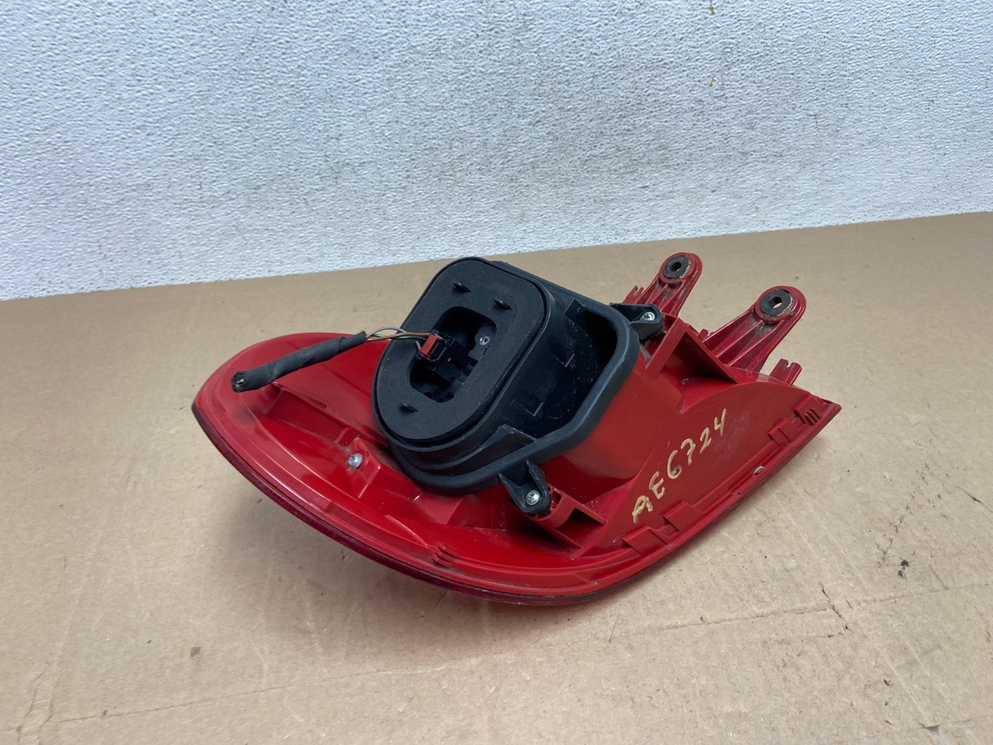2012-2017 Volkswagen Tiguan Right Passenger RH Side Tail Light AE6724 LK2