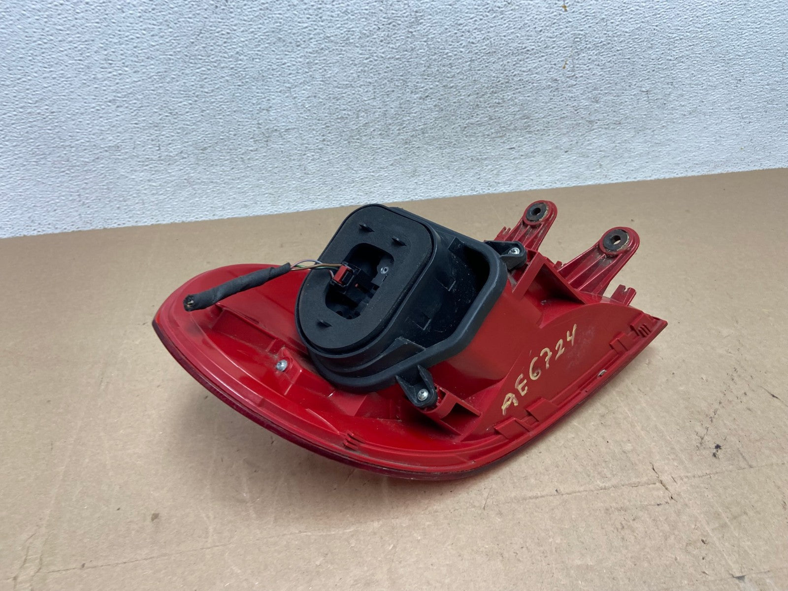 2012-2017 Volkswagen Tiguan Right Passenger RH Side Tail Light AE6724 LK2