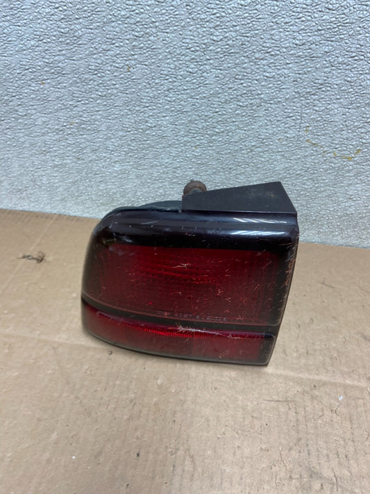 1991 - 1994 Chevrolet Cavalier Left Driver LH Side Tail Light Oem Y2633 DW0