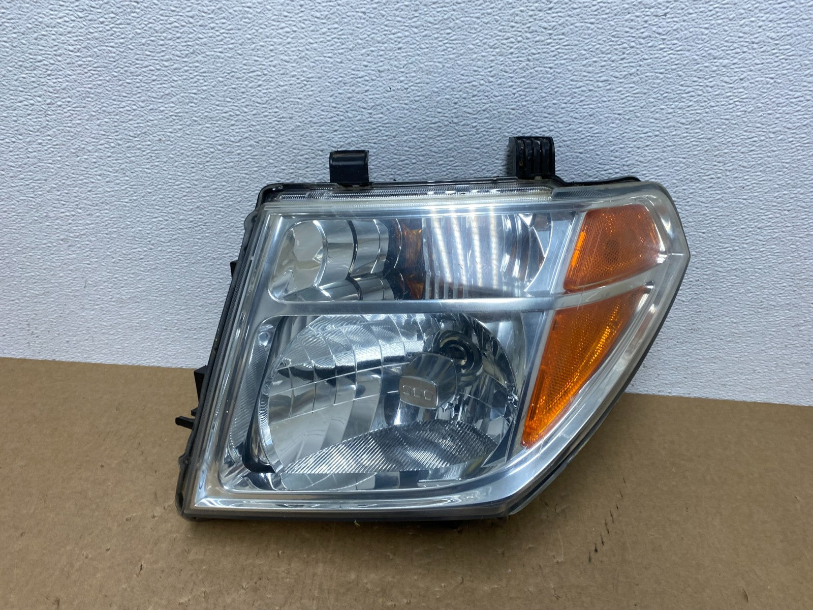 2005-2007 Nissan Pathfinder Halogen Headlight Left Driver LH AC1295 DW0