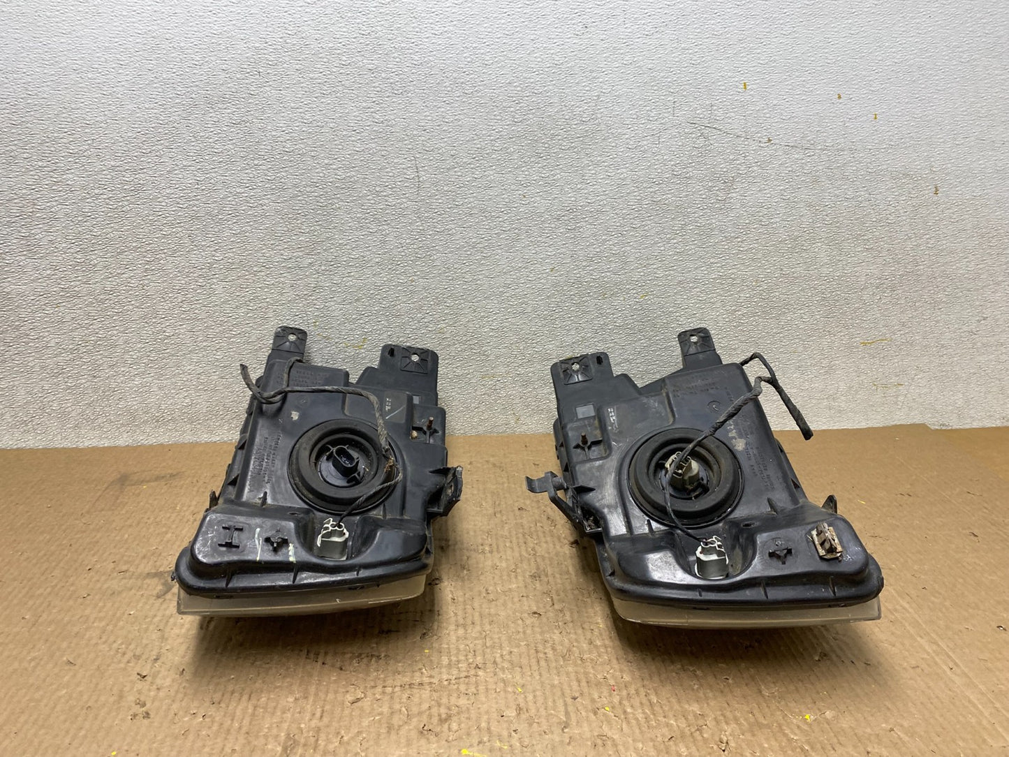 2004 to 2008 Ford F-150 F150 Left+Right Halogen Headlights W5389 DW16