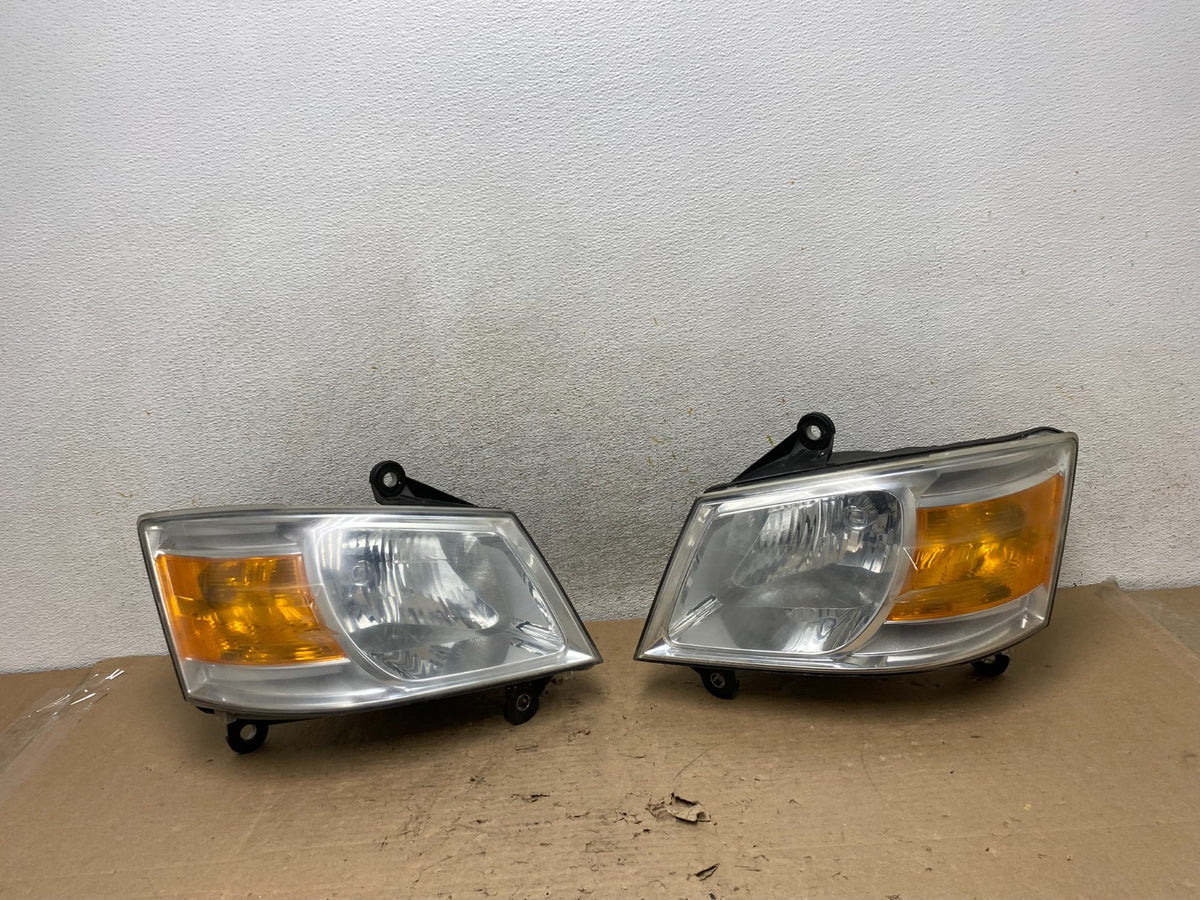 2008 to 2010 Dodge Caravan Left+Right Set Side Halogen Headlights AI1085 DW0