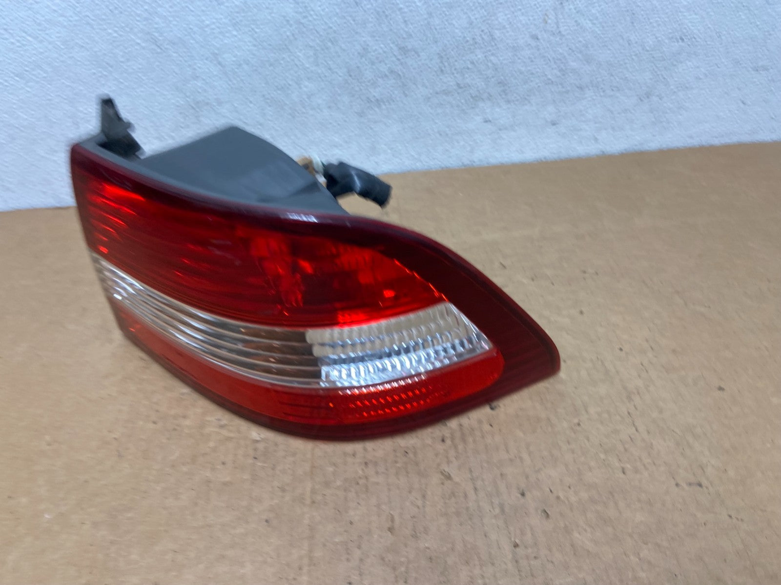 2000 2001 Lexus ES300 Outer Right Passenger RH Side Tail Light AD4613 DW1