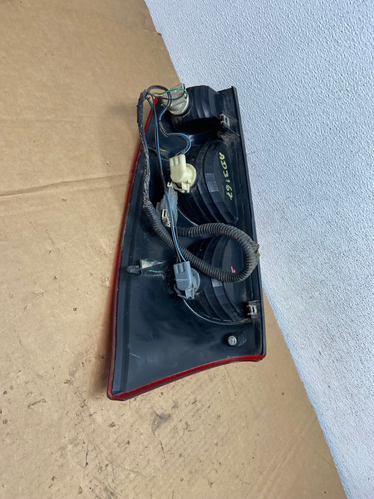 2002 to 2006 Chevrolet Avalanche Left Driver LH Tail Light AD3167 LK6