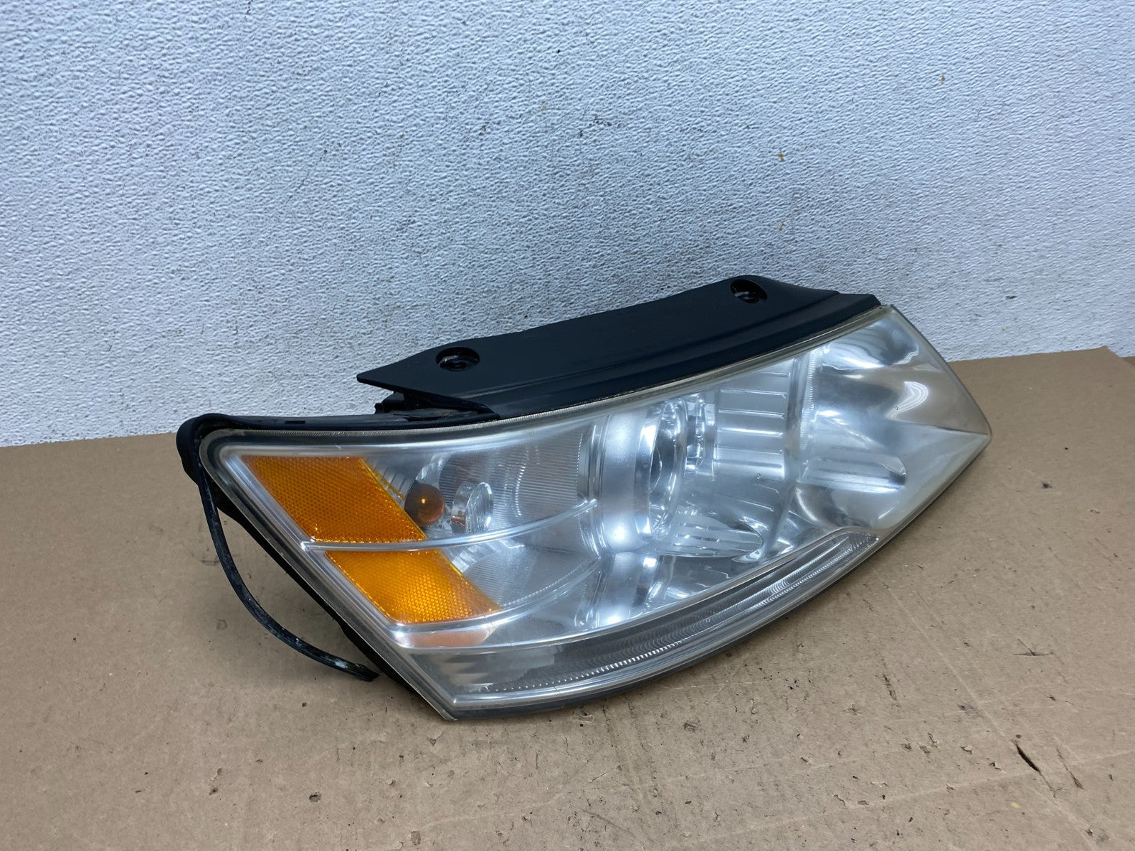 2009 to 2010 Hyundai Sonata Right Passenger RH Side Headlight Halogen AE6087 DW2