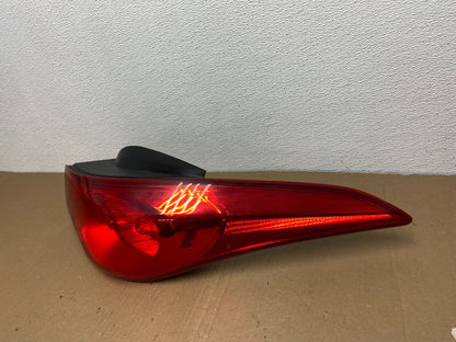 2011 2012 2013 Hyundai Elantra Sedan Right Passenger Tail Light OEM AB6362 DW1
