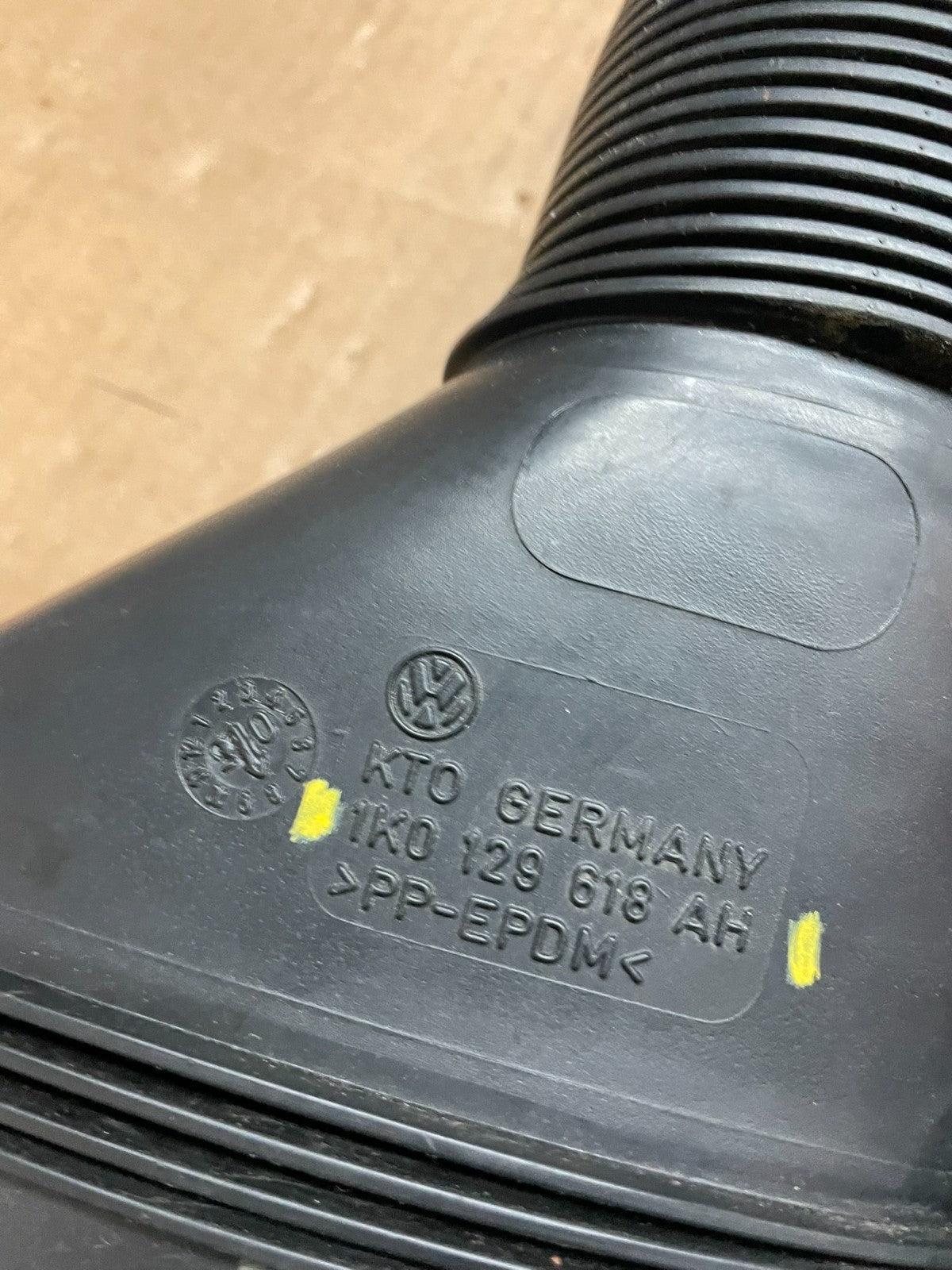 Volkswagen Passat Turbo Engine Cover 1k0129618ah Oem Y6412 DG8