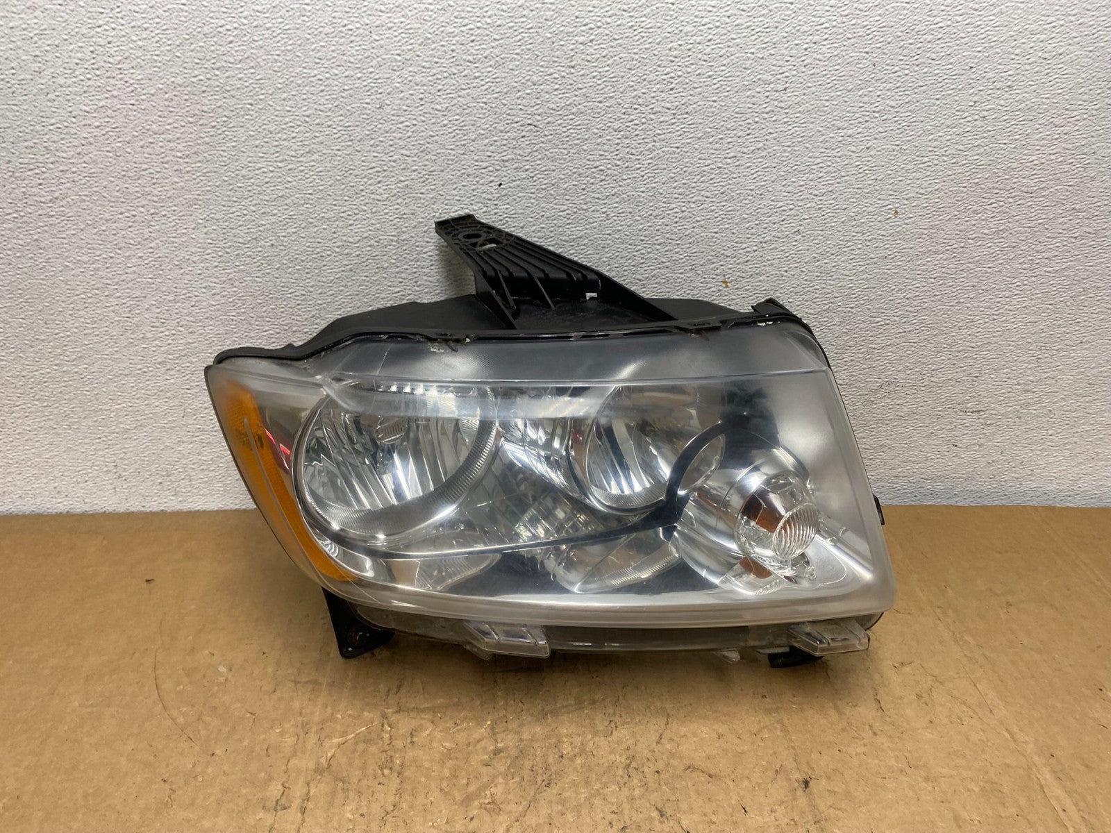 2011-2013 Jeep Grand Cherokee Right Passenger Halogen Headlight AD0589 DW0