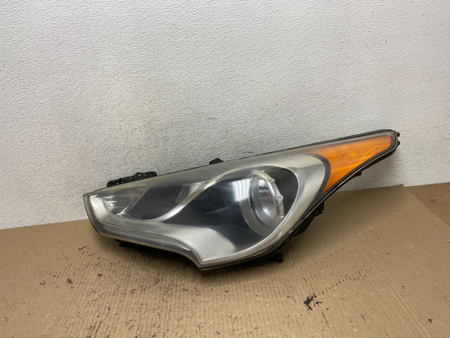 2012 - 2017 Hyundai Veloster Left Driver LH Side Halogen Headlight AF7101 DW0