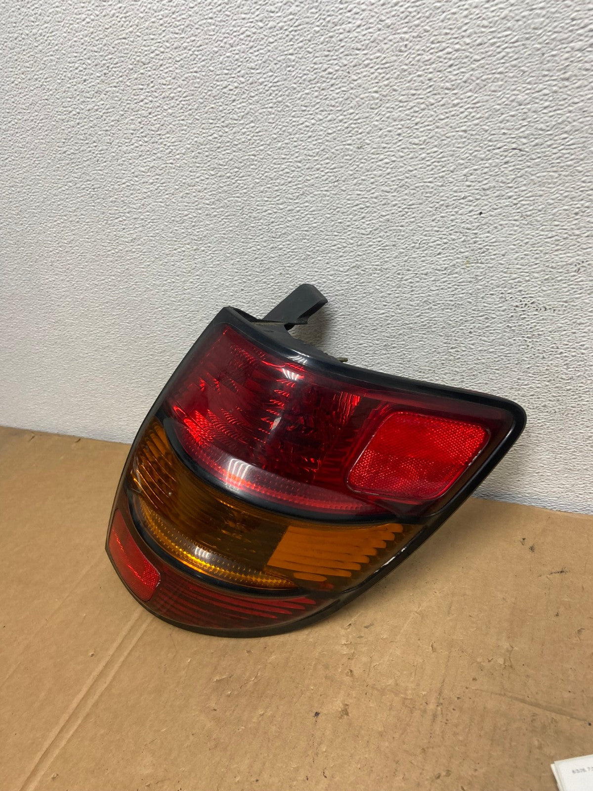 2003 - 2008 Pontiac Vibe Right Passenger RH Side Tail Light AD2790 LK1