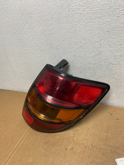 2003 - 2008 Pontiac Vibe Right Passenger RH Side Tail Light AD2790 LK1