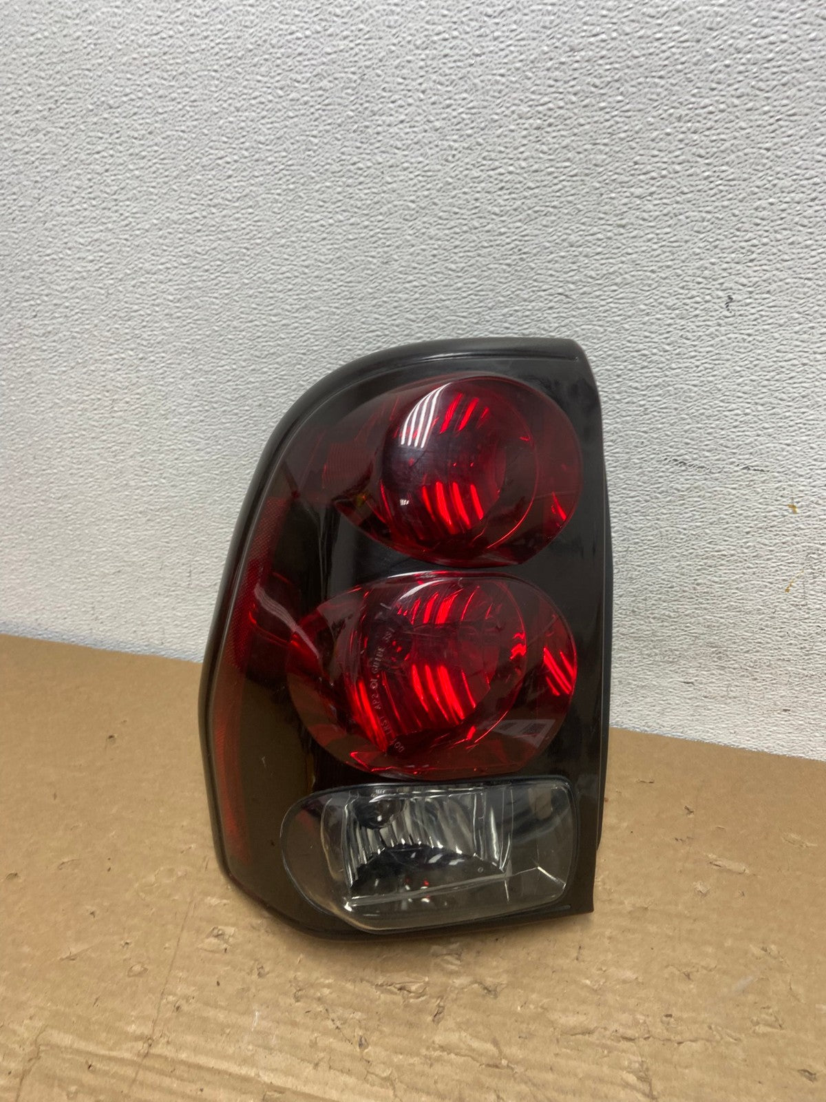 2002 to 2009 Chevrolet Trailblazer Left Driver LH Side Tail Light AD4127 LK0