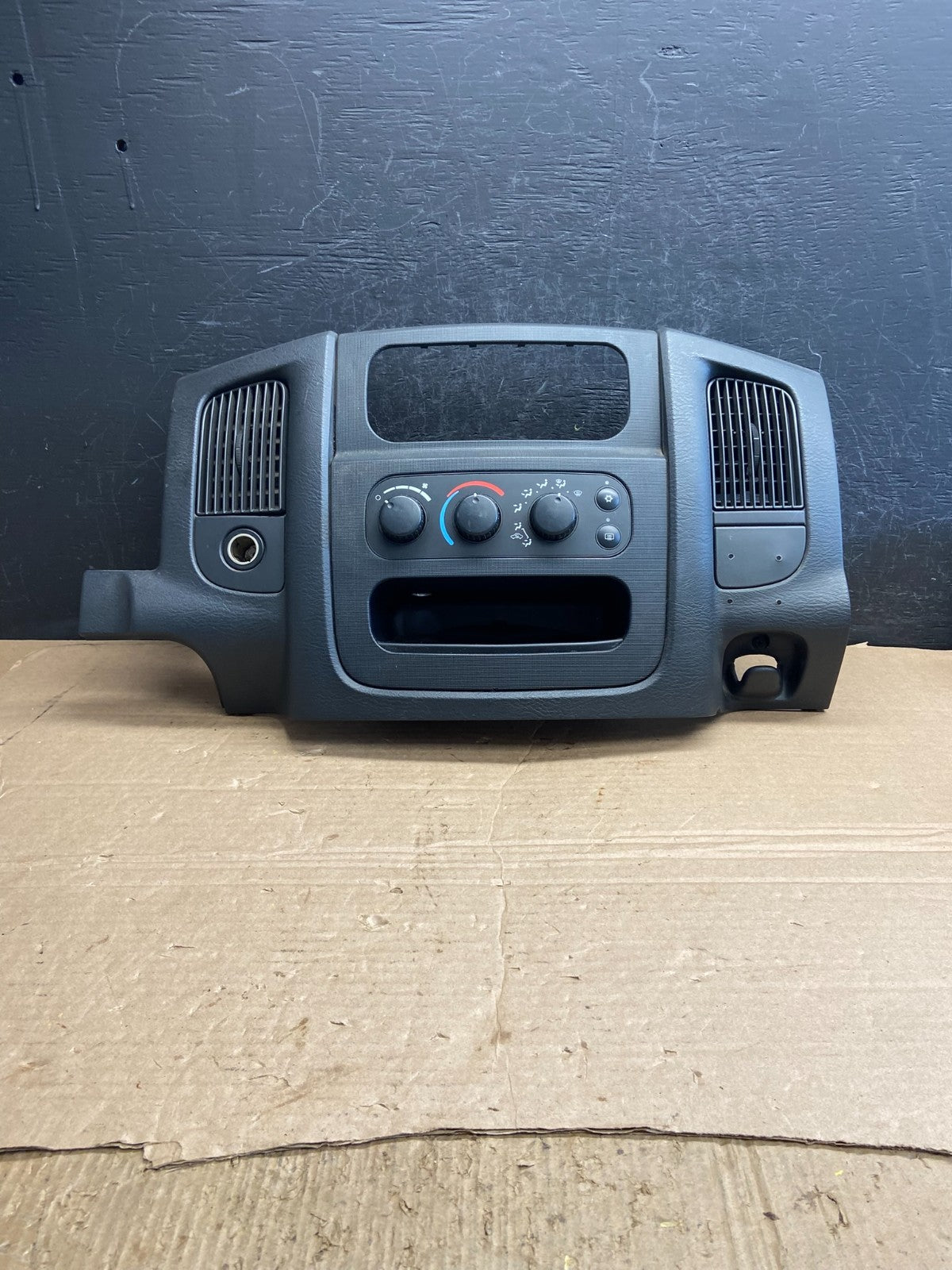 2002 to 2005 Dodge Ram Radio Climate Control Dash Air Vent Bezel Trim af1991 DG0