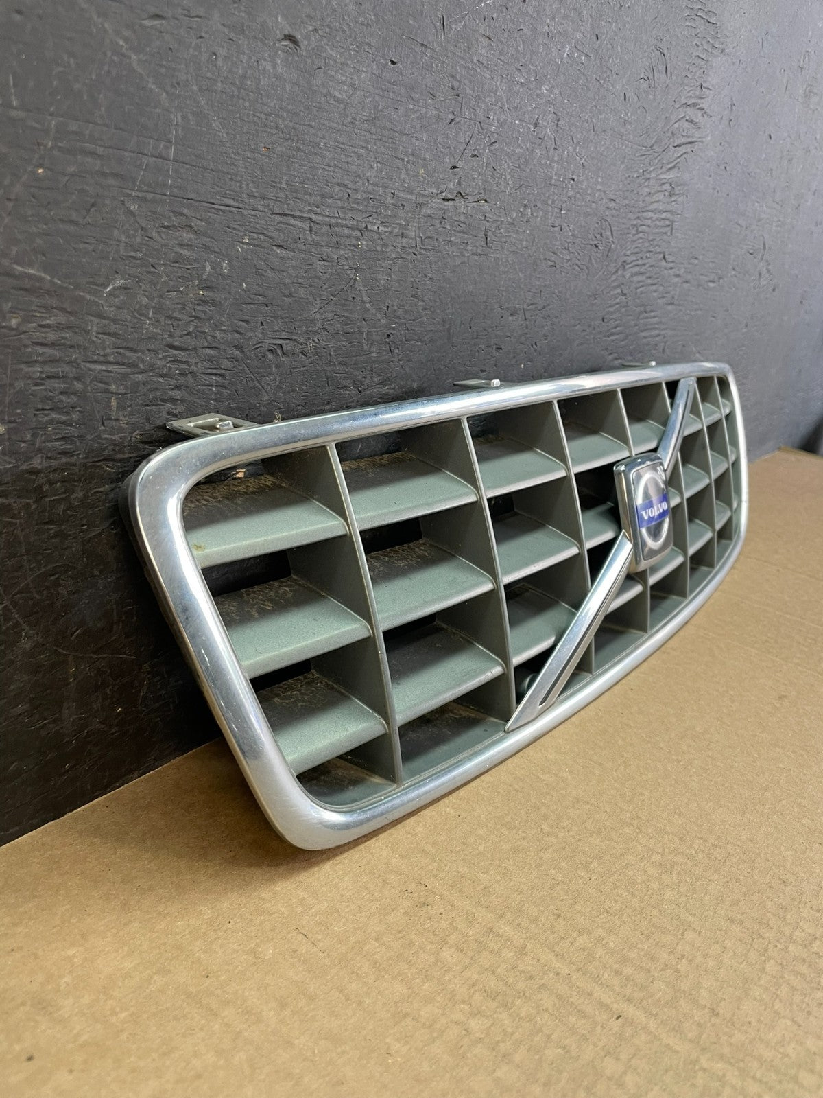 2001 to 2004 Volvo XC70 Front Upper Grill Grille AF5189 DG2