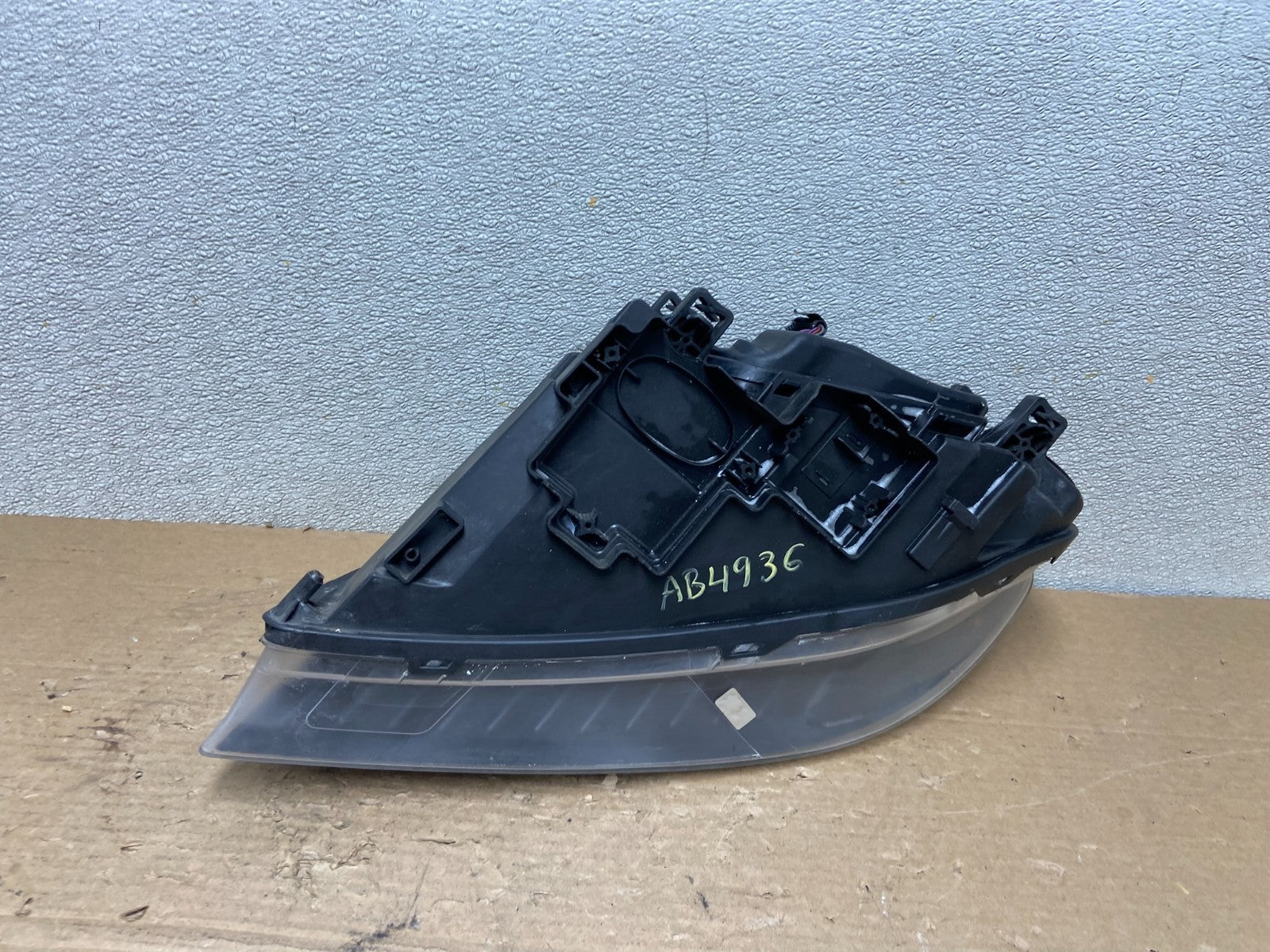 2008 to 2013 Volvo XC70 V70 S80 Right Passenger Side Halogen Headlight AB4936 DW7