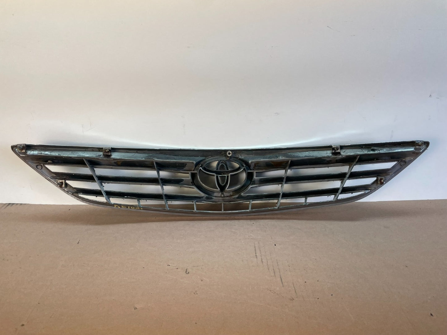 2005 to 2006 Toyota Camry Front Upper Grill Grille AG1021 DG3