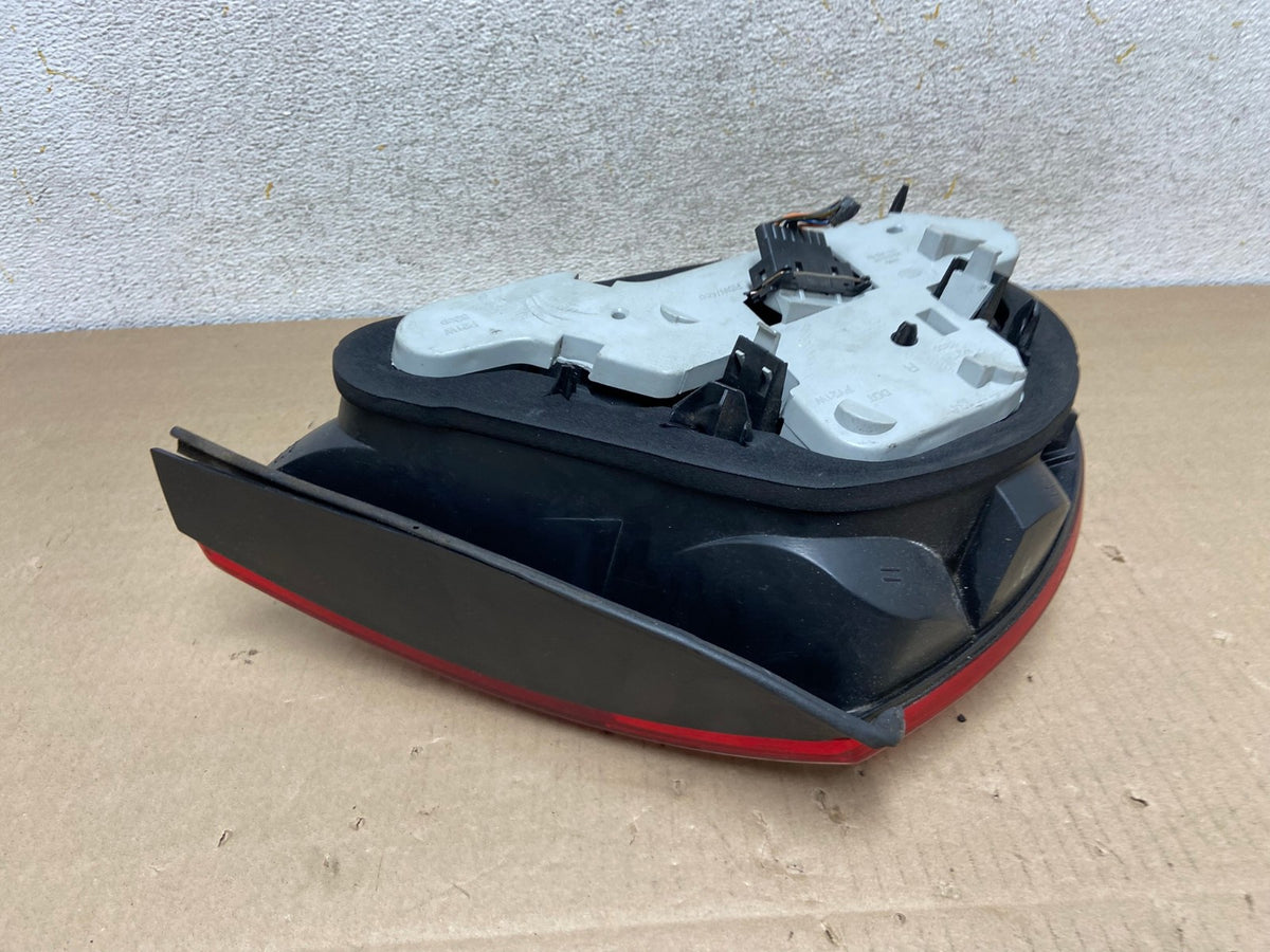 2000 to 2004 Jaguar S-Type Right Passenger RH Side Tail Light AI2181 LK5