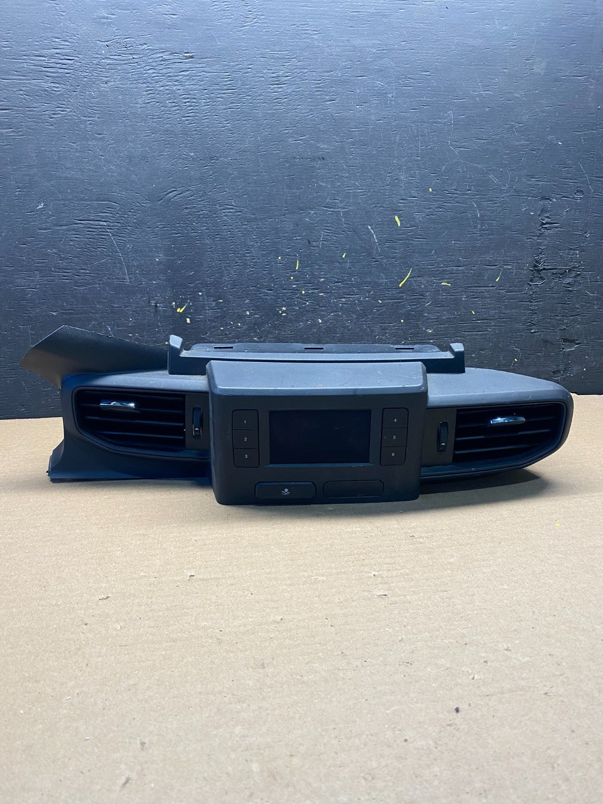 2020 to 2023 Ford Explorer Console Radio Display Screen Air Vents S2549 DG0