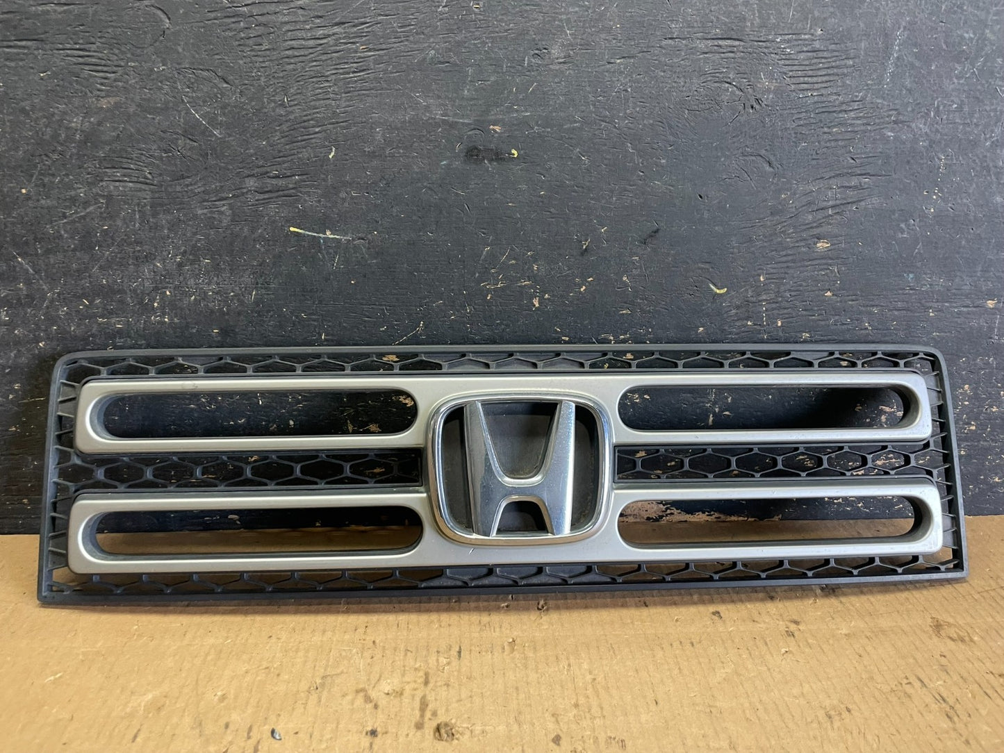2006 to 2008 Honda Ridgeline Front Upper Grille Grill OEM  AA5937 DG0