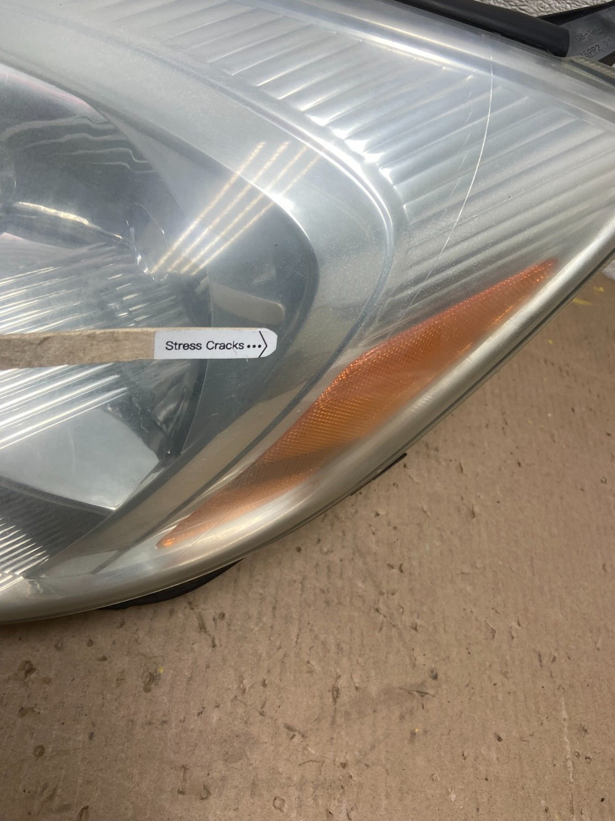 2004-2005 Toyota Sienna Left Driver LH Side Halogen Headlight AA0610 DW3
